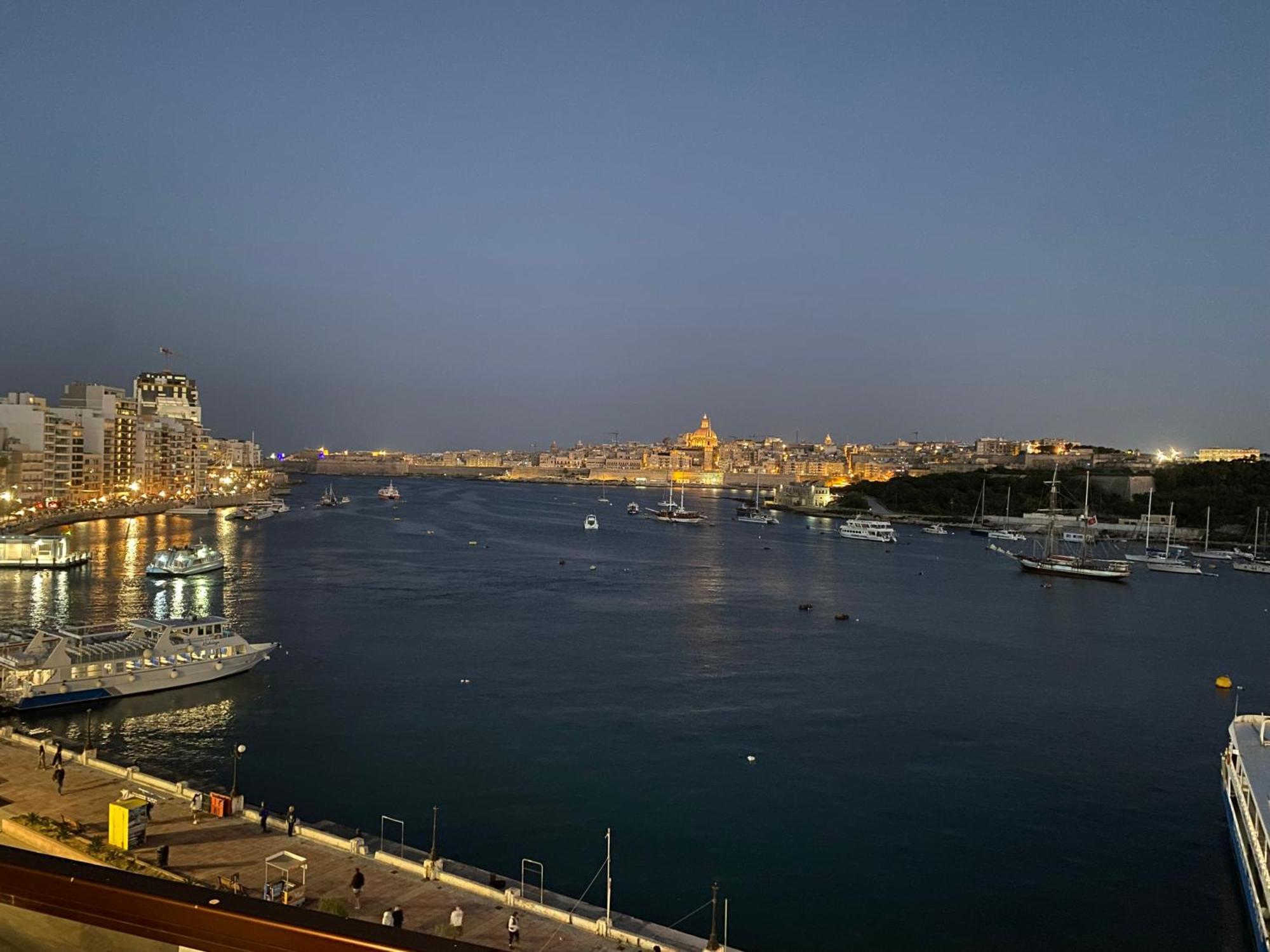 Seafront Harbour Haven - Steps To Ferry, Shops And Beaches * Sliema