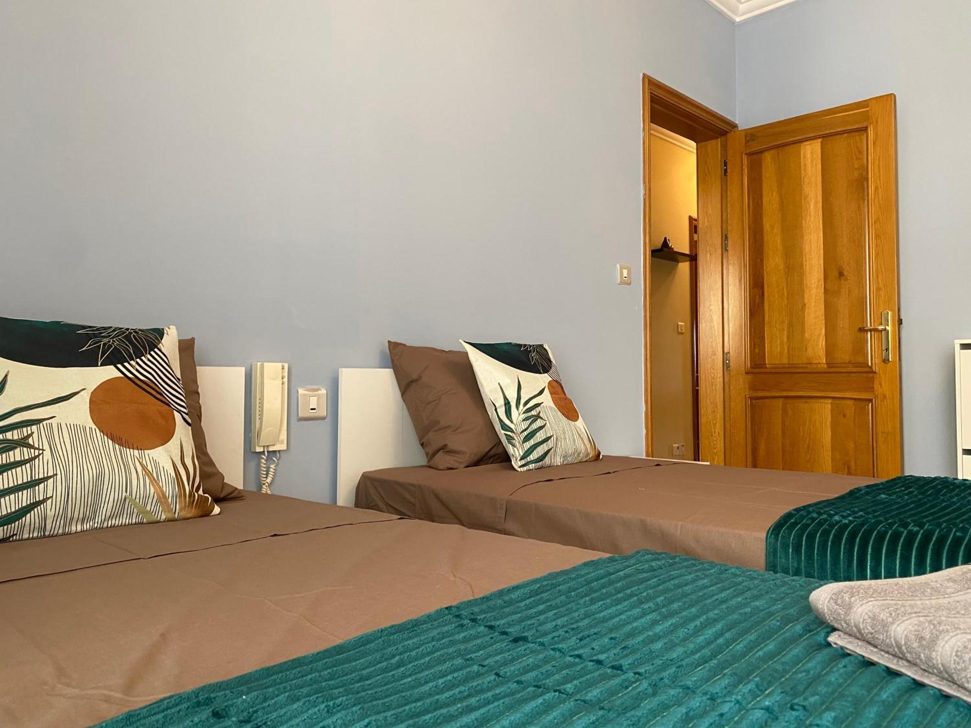 Seafront Harbour Haven - Steps To Ferry, Shops And Beaches *